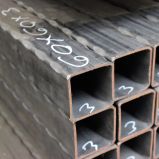 Zártszelvény bordázott sarkú  60x60x3,0 6 fm 40517